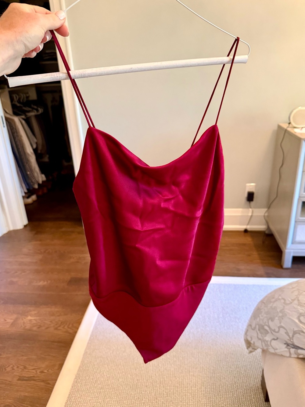 Alice + Olivia Harmon Cowl Neck Bodysuit in XS